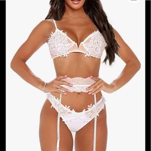 Maketina Lingerie Set Lace Strap Bra and Garter Belts Panty Babydoll Bodysuit L